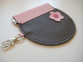 brown daisy change purse