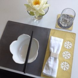 Mally Designs Leather Placemat - 3 white flowers